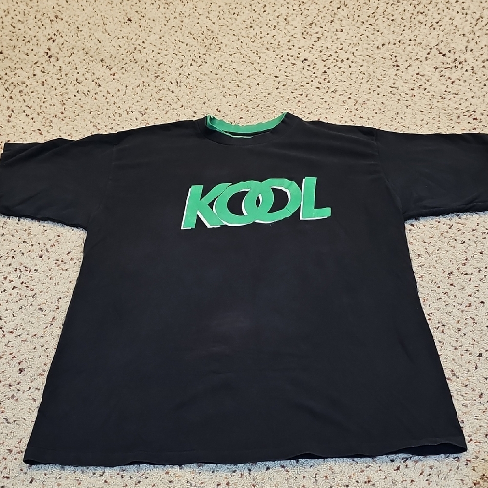 Men's Black and Green Short Sleeve Tee